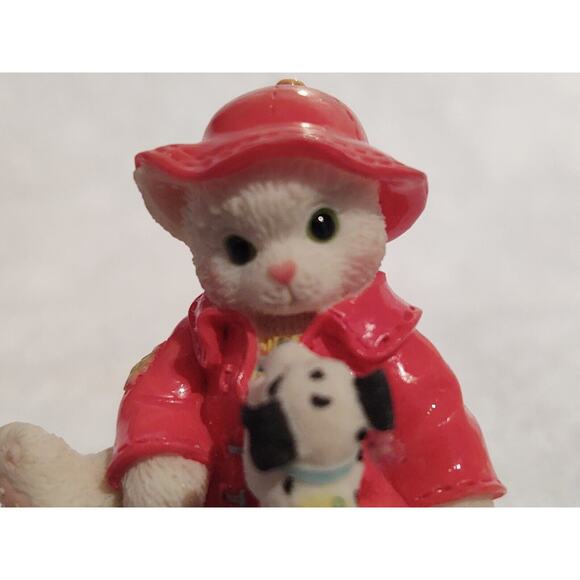 Calico Kittens by Priscilla Hillman & Enesco Friendship Stays Afloat 1997 - Picture 9 of 10